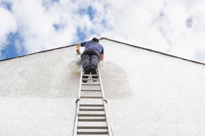 Peinture extérieure à Porte des Pierres Dorées — façades et ravalement